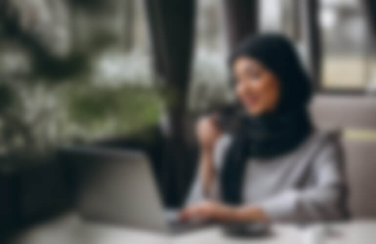 Raccolta dati dal web con strumenti AI e report commerciali